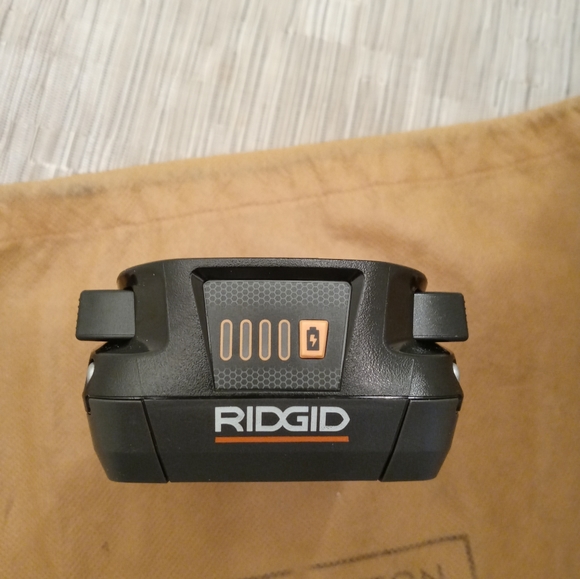 RIDGID TOOLS - Li - Ion 2AH. Battery 18V - R840086 (130218109) - Picture 2 of 4